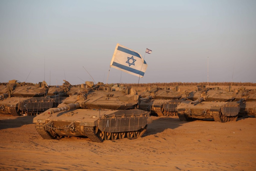 A general view of a Merkava tanks near the Israeli border with the Gaza Strip, 11 August 2014. [Source: Abir Sultan—EPA]